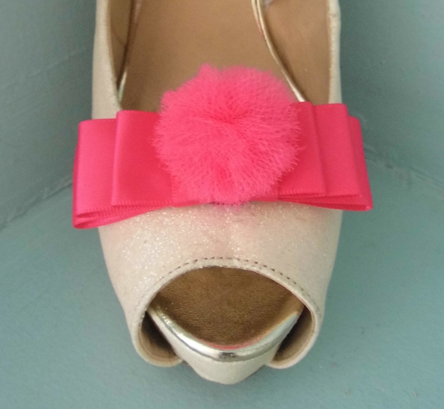 Handgemachte Hellrosa Triple Bow Schuhclips Mit Tüllpompom in Der Mitte Handgemachte Hellrosa Triple Bow Schuhclips Mit Tüllpompom in Der Mitte von TwinkleToesShoeClips