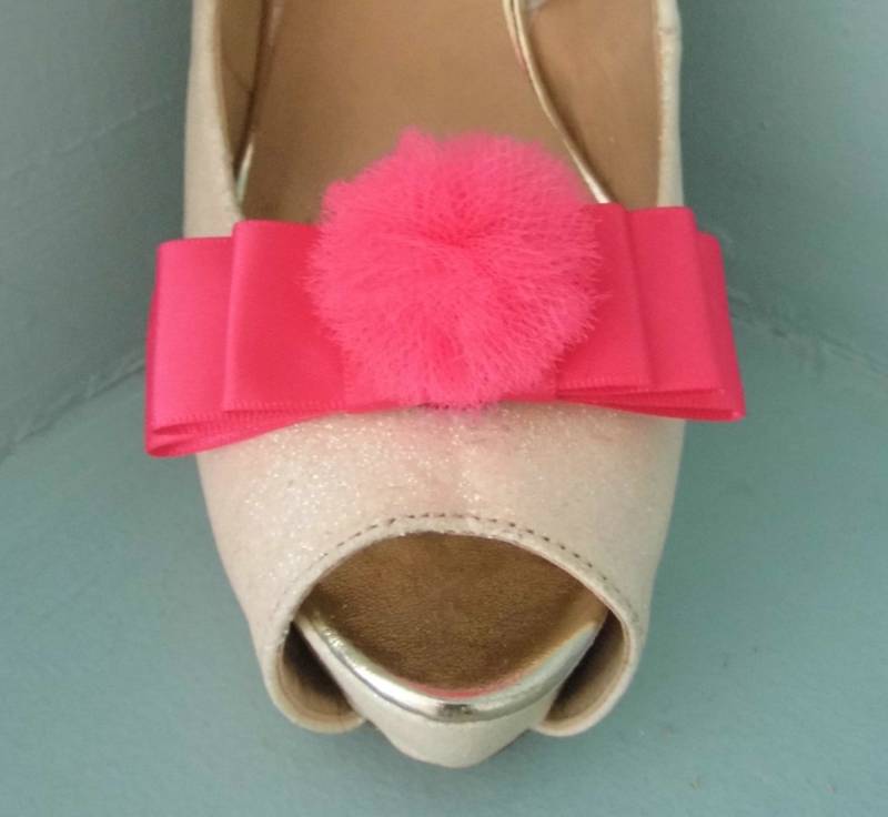 Handgemachte Hellrosa Triple Bow Schuhclips Mit Tüllpompom in Der Mitte Handgemachte Hellrosa Triple Bow Schuhclips Mit Tüllpompom in Der Mitte von TwinkleToesShoeClips