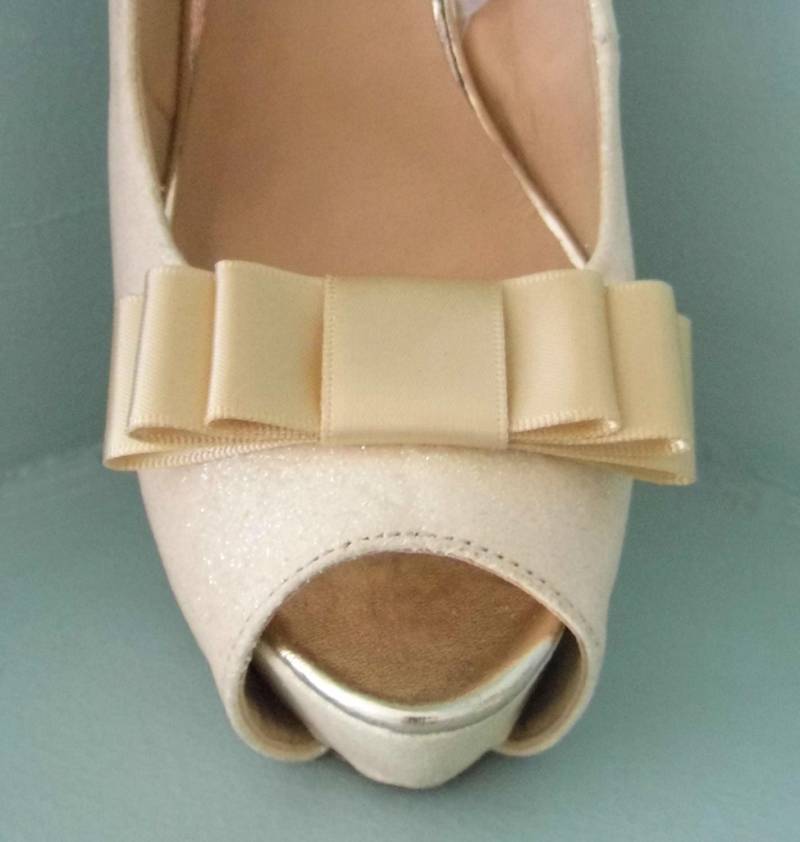 Handgemachte Karamell Triple Bow Schuhclips - Andere Farben Auf Anfrage von TwinkleToesShoeClips