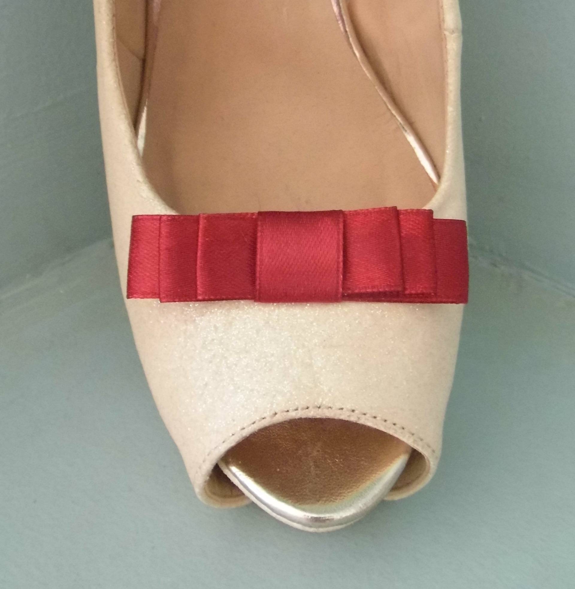 Handgemachte Kleine Bordeauxrote Dreifach Schleife Schuhclips - Andere Farben Auf Anfrage Handgemachte Kleine Bordeauxrote Dreifach Schleife Schuhclips - Andere Farben Auf Anfrage von TwinkleToesShoeClips
