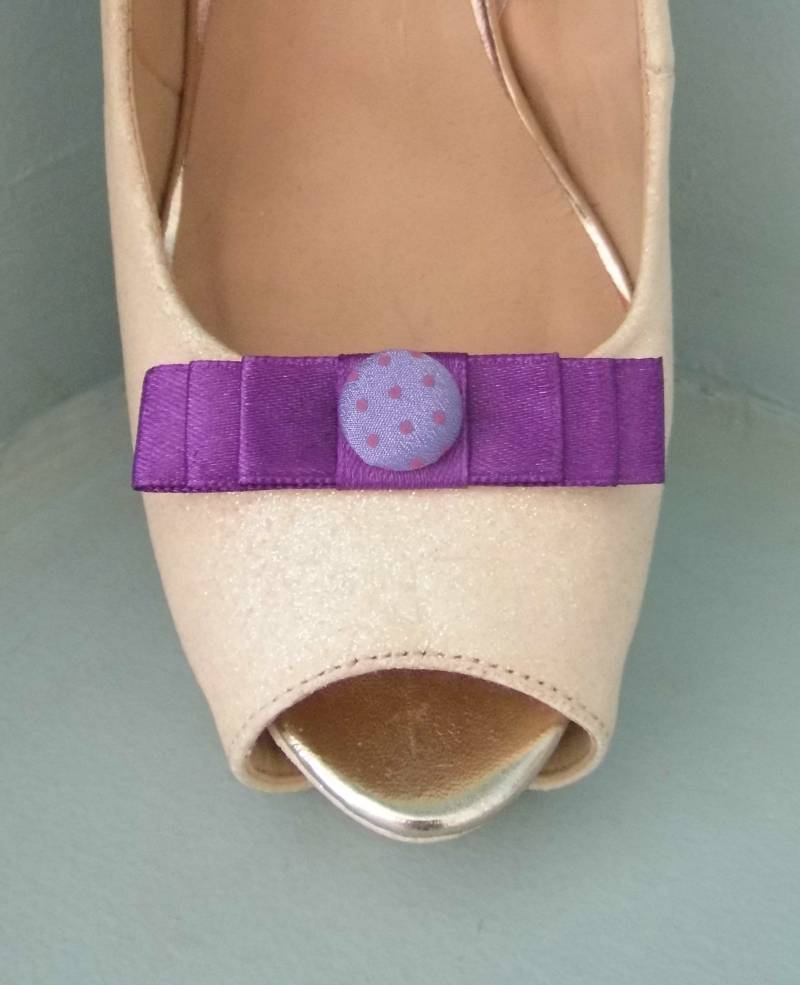 Handgemachte Kleine Lila Schleifen Schuhclips Mit Getupfter Knopfmitte Handgemachte Kleine Lila Schleifen Schuhclips Mit Getupfter Knopfmitte von TwinkleToesShoeClips