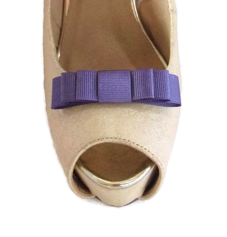 Handgemachte Kleine Pflaume Ripsband Dreifach Schleife Schuhclips - Andere Farben Auf Anfrage von TwinkleToesShoeClips