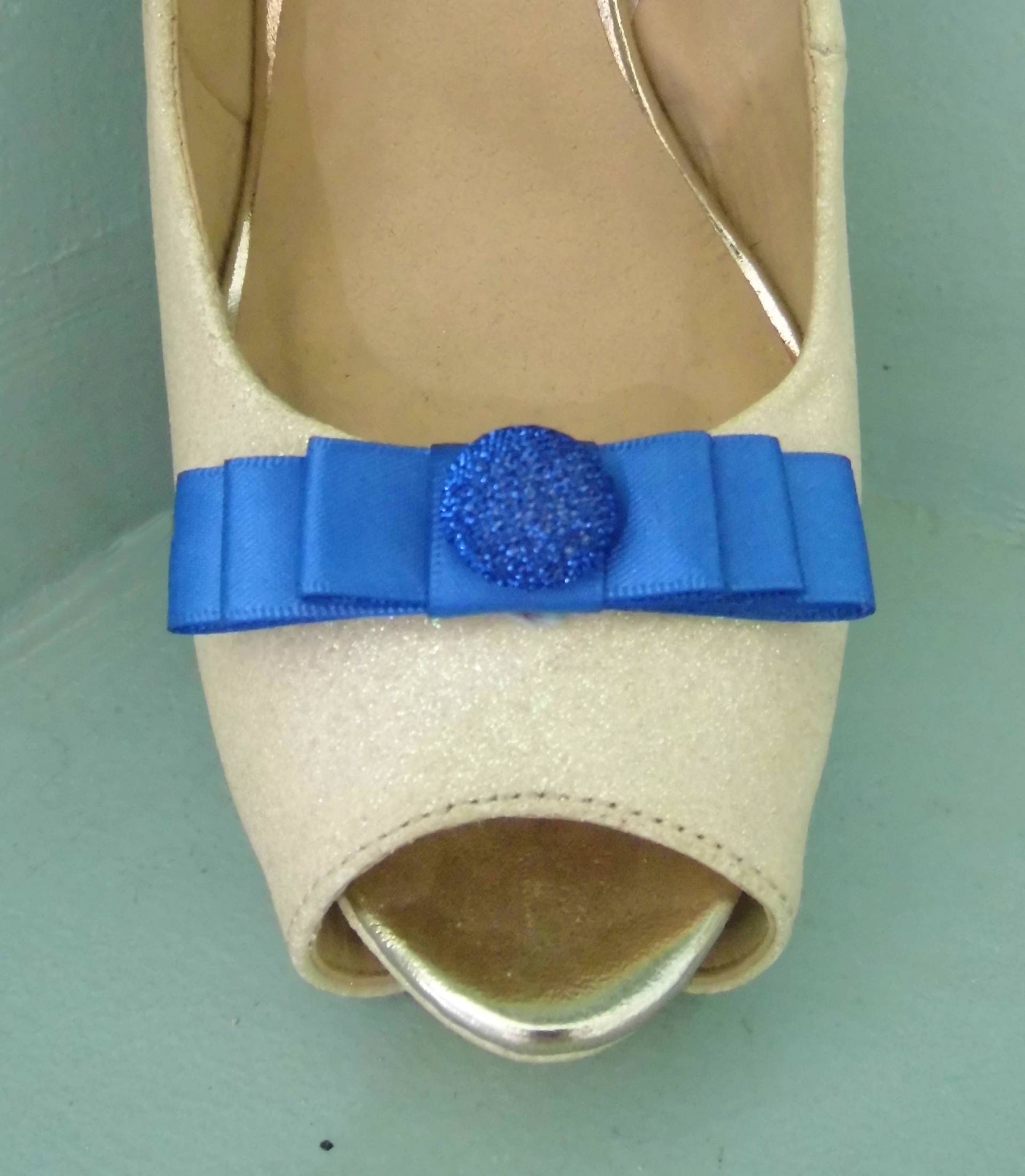 Handgemachte Kleine Royalblaue Schleifen Schuhclips Mit Glitzernder Knopfmitte Handgemachte Kleine Royalblaue Schleifen Schuhclips Mit Glitzernder Knopfmitte von TwinkleToesShoeClips