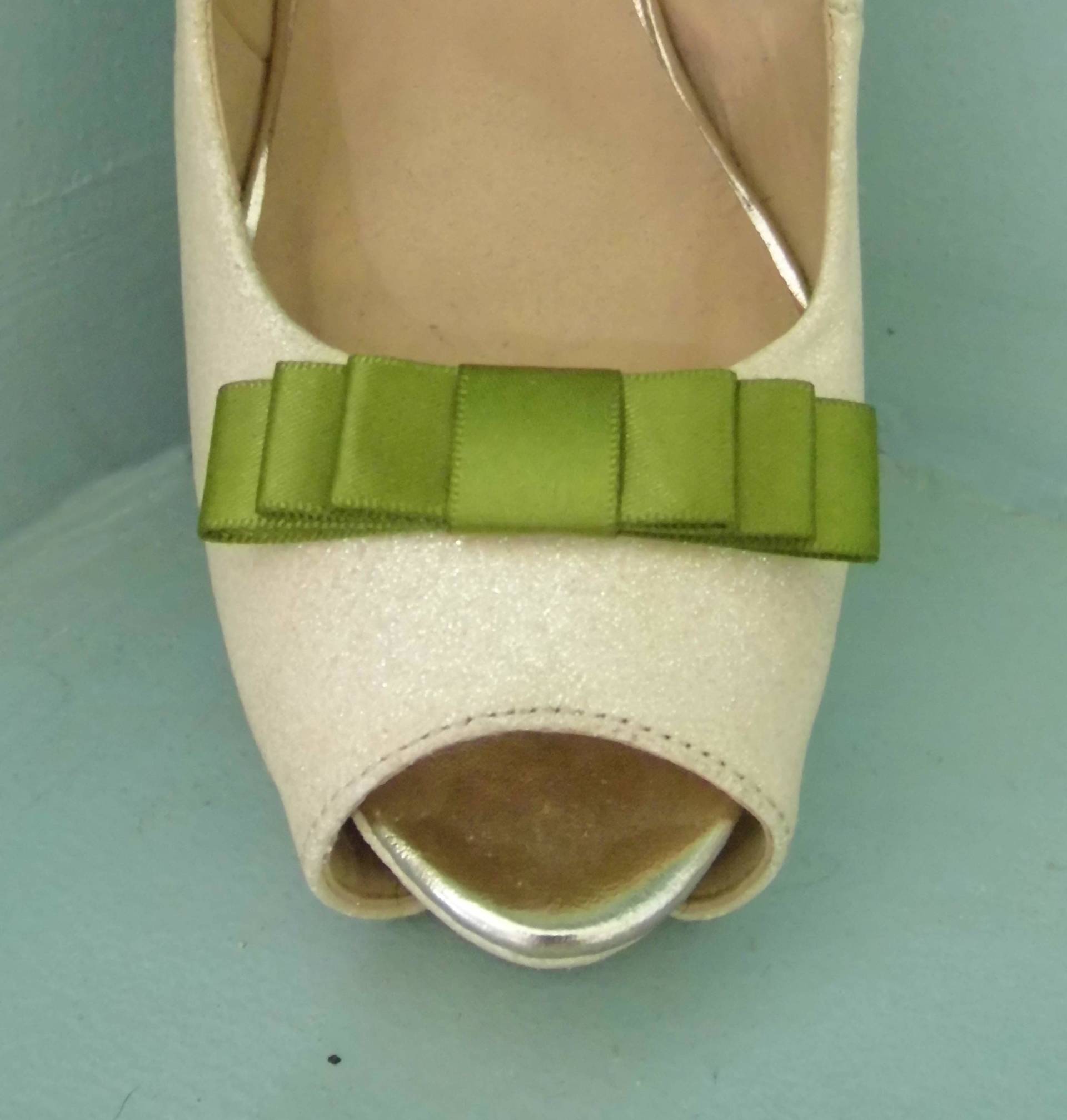 Handgemachte Kleine Schuhclips in Dreifacher Schleife Moosgrün - Andere Farben Auf Anfrage Handgemachte Kleine Schuhclips in Dreifacher Schleife Moosgrün - Andere Farben Auf Anfrage von TwinkleToesShoeClips