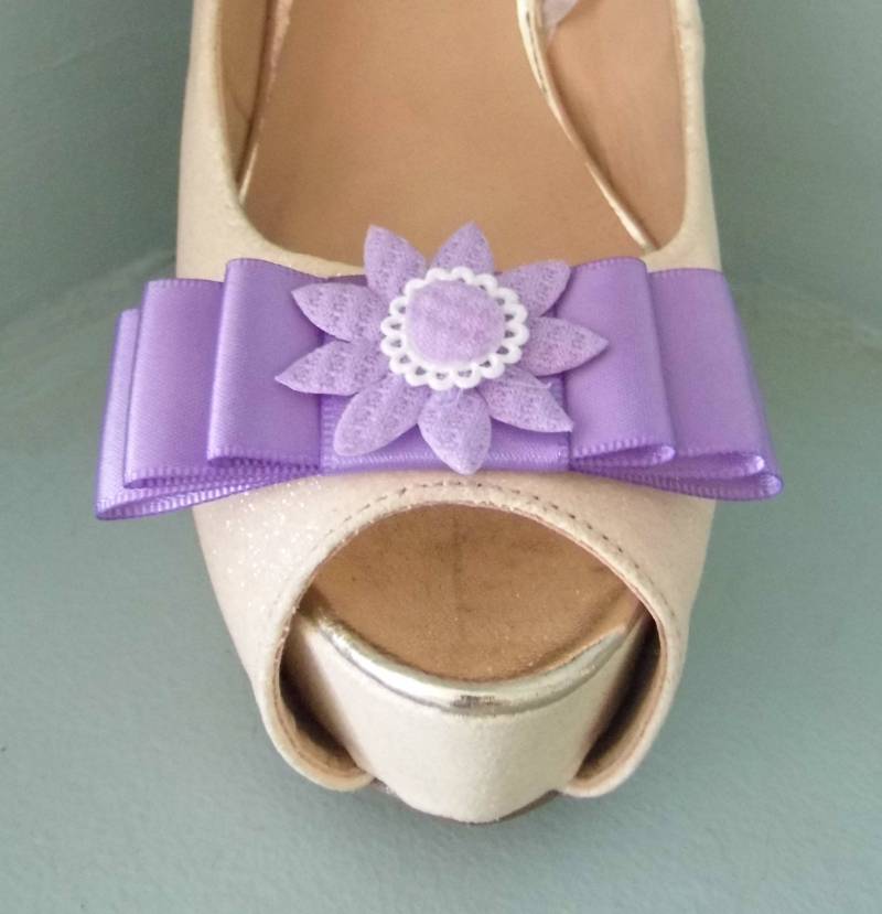 Handgemachte Lila Schleifen Schuhclips Mit Häkeln Stil Blume Mitte Handgemachte Lila Schleifen Schuhclips Mit Häkeln Stil Blume Mitte von TwinkleToesShoeClips