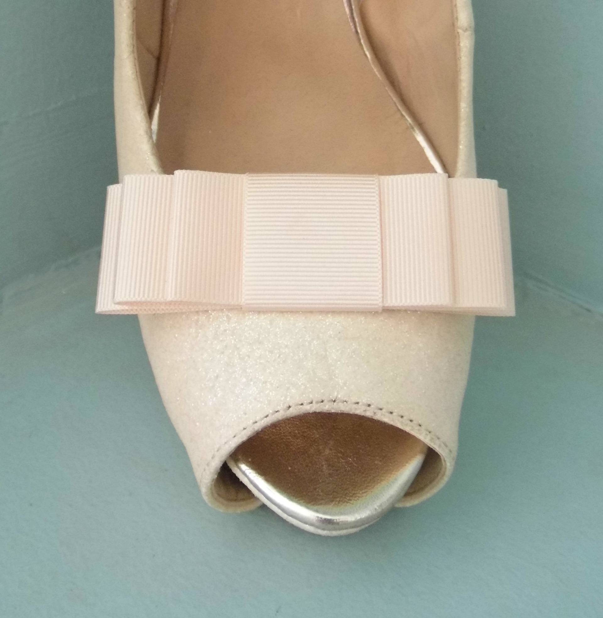 Handgemachte Pale Peach Ripsband Triple Bow Schuhclips - Andere Farben Auf Anfrage Handgemachte Pale Peach Ripsband Triple Bow Schuhclips - Andere Farben Auf Anfrage von TwinkleToesShoeClips