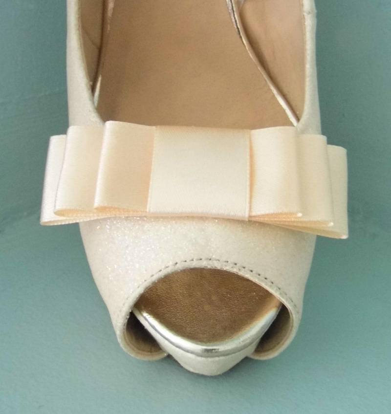 Handgemachte Peach Triple Bow Schuhclips - Andere Farben Auf Anfrage Handgemachte Peach Triple Bow Schuhclips - Andere Farben Auf Anfrage von TwinkleToesShoeClips
