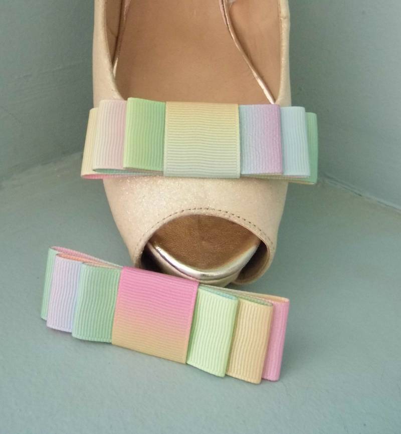 Handgemachte Regenbogen Pastell Ripsband Triple Bow Schuhclips - Andere Farben Auf Anfrage Handgemachte Regenbogen Pastell Ripsband Triple Bow Schuhclips - Andere Farben Auf Anfrage von TwinkleToesShoeClips