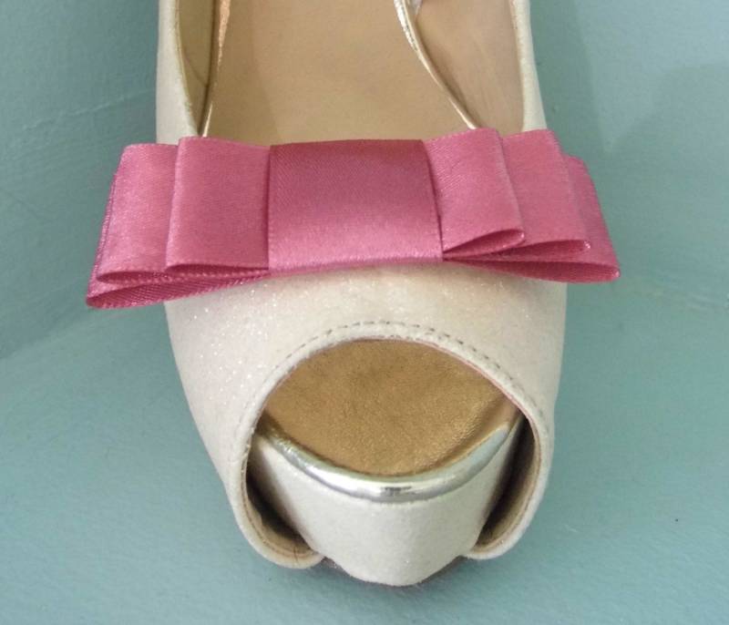 Handgemachte Rosafarbene Triple Bow Schuhclips - Andere Farben Auf Anfrage von TwinkleToesShoeClips