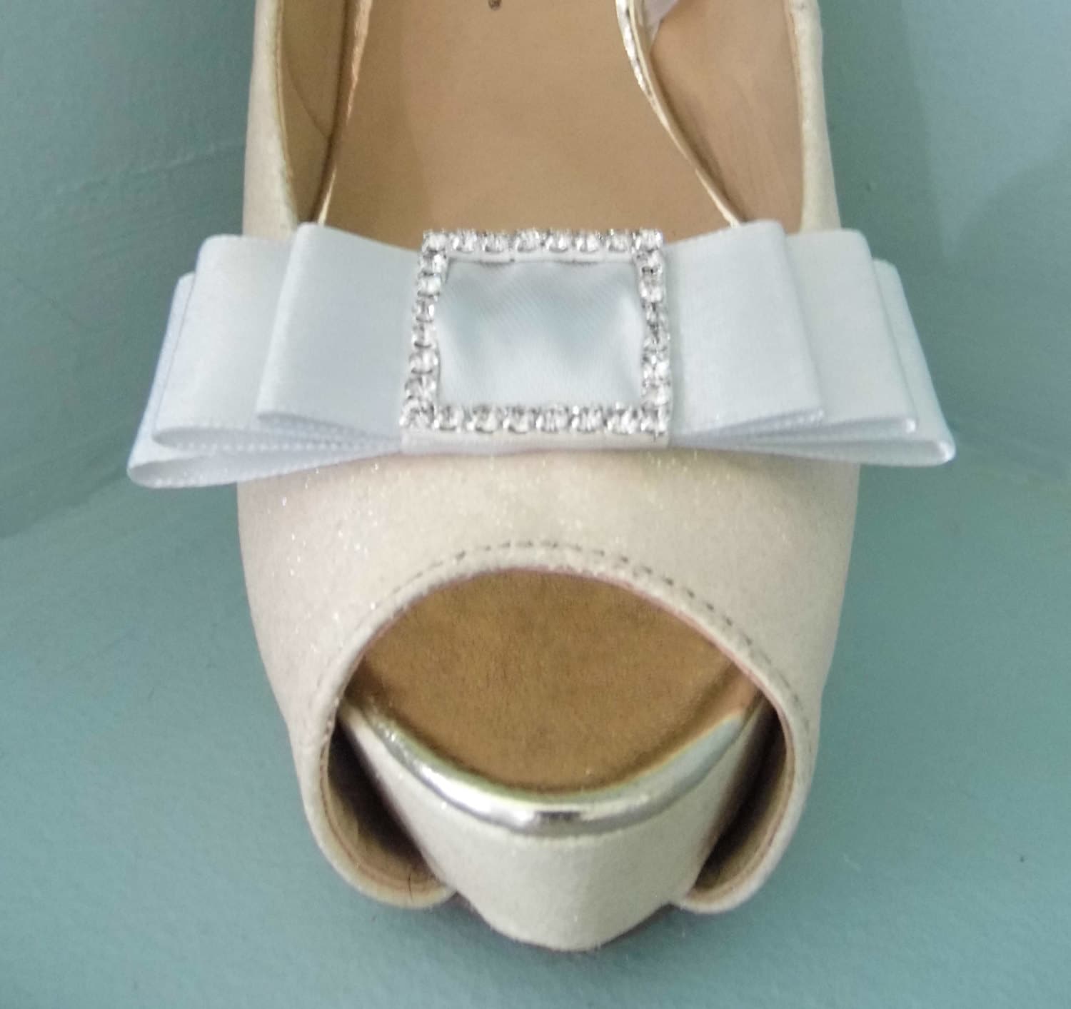 Handgemachte Silber Triple Bow Schuhclips Mit Diamante Buckle Center Handgemachte Silber Triple Bow Schuhclips Mit Diamante Buckle Center von TwinkleToesShoeClips
