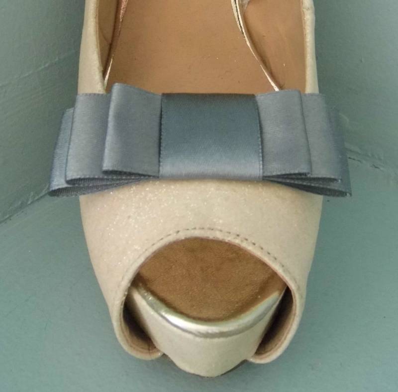 Handgemachte Silbergraue Triple Bow Schuhclips - Andere Farben Auf Anfrage Handgemachte Silbergraue Triple Bow Schuhclips - Andere Farben Auf Anfrage von TwinkleToesShoeClips