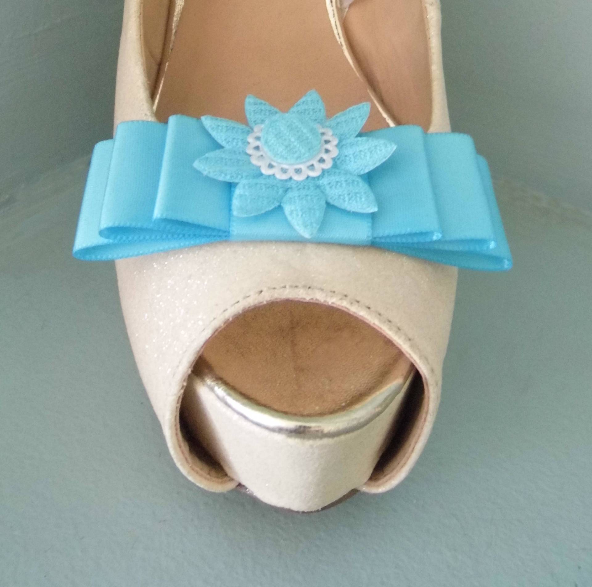 Handgemachte Turquoise Schleifen Schuhclips Mit Crochet Style Blume Mitte Handgemachte Turquoise Schleifen Schuhclips Mit Crochet Style Blume Mitte von TwinkleToesShoeClips