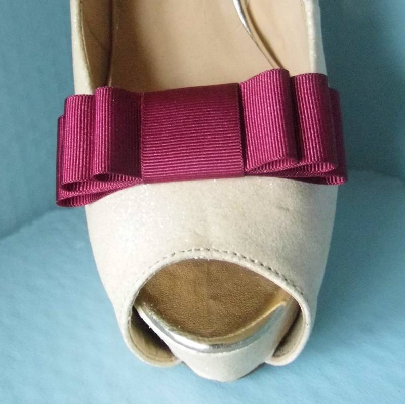 Handgemachte Weinrote Ripsband Triple Bow Schuhclips - Andere Farben Auf Anfrage Handgemachte Weinrote Ripsband Triple Bow Schuhclips - Andere Farben Auf Anfrage von TwinkleToesShoeClips