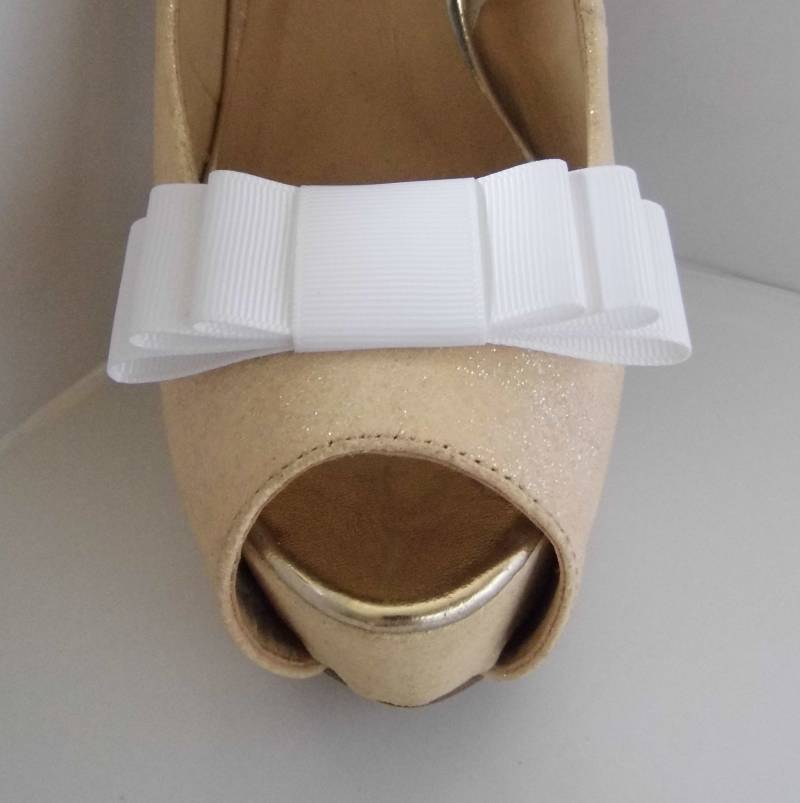 Handgemachte Weiße Dreifach Schleife Ripsband Schuhclips Handgemachte Weiße Dreifach Schleife Ripsband Schuhclips von TwinkleToesShoeClips