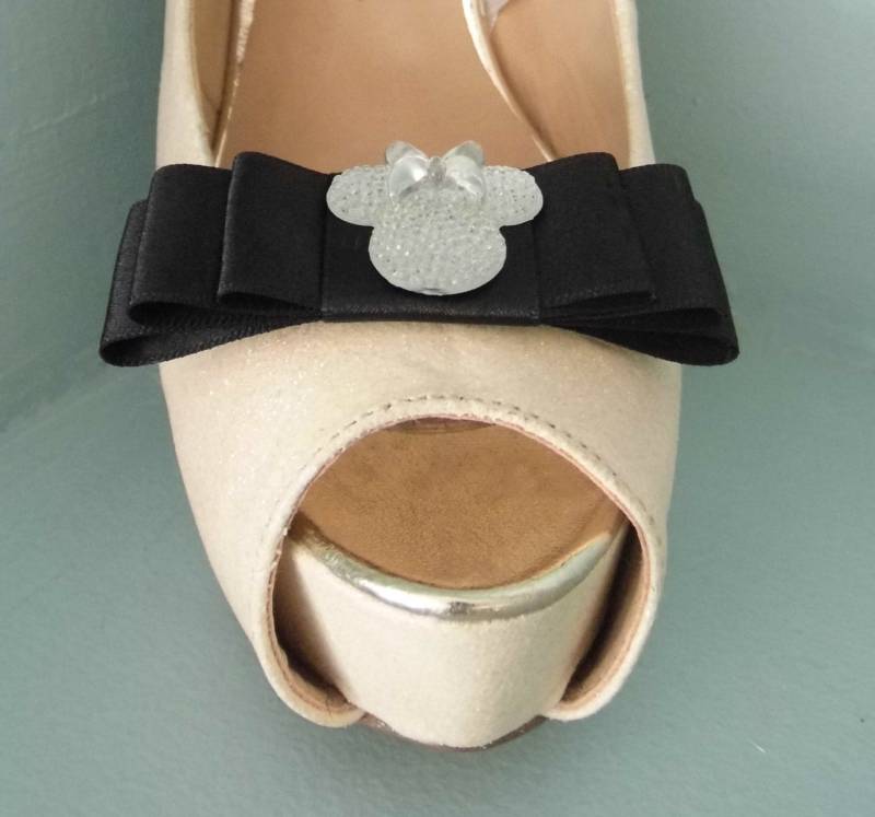 Lustige Schwarze Schleifen Mit Niedlicher Silberfarbener Mini-Maus in Der Mitte - Andere Bandfarben Erhältlich von TwinkleToesShoeClips