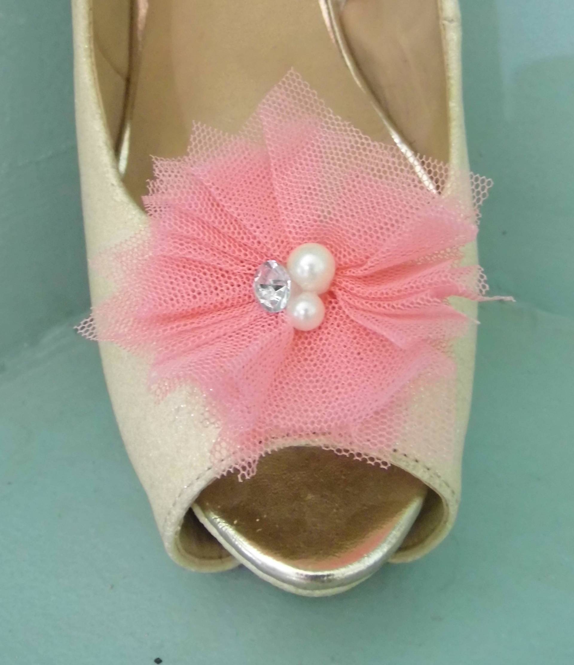Schöne Deeree Salmon Pink Netted Schuhclips Mit Perle & Diamante Center Schöne Deeree Salmon Pink Netted Schuhclips Mit Perle & Diamante Center von TwinkleToesShoeClips