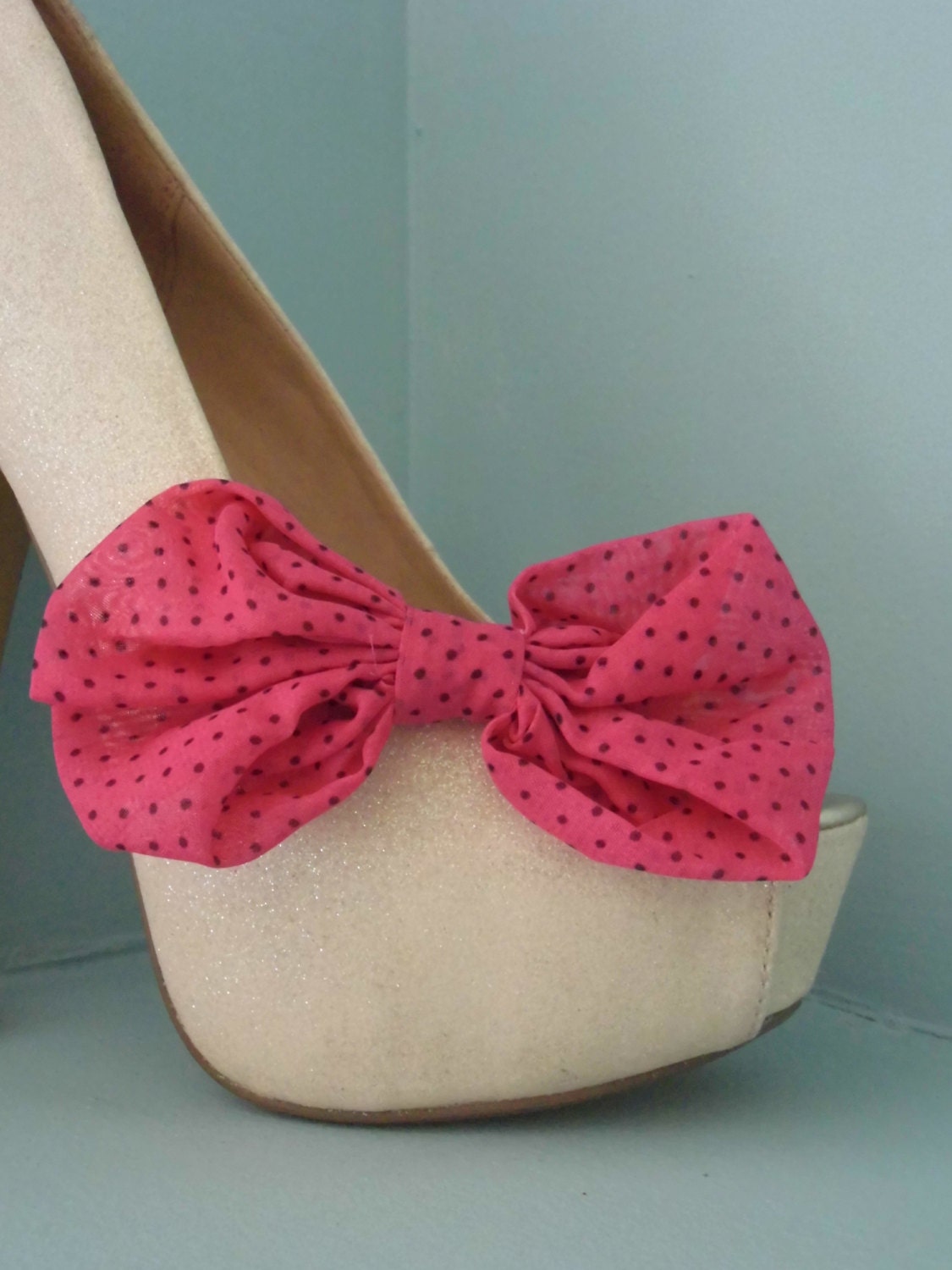 Wunderschöne Deeree Pink Spotted Chiffon Schleife Schuhclips Wunderschöne Deeree Pink Spotted Chiffon Schleife Schuhclips von TwinkleToesShoeClips