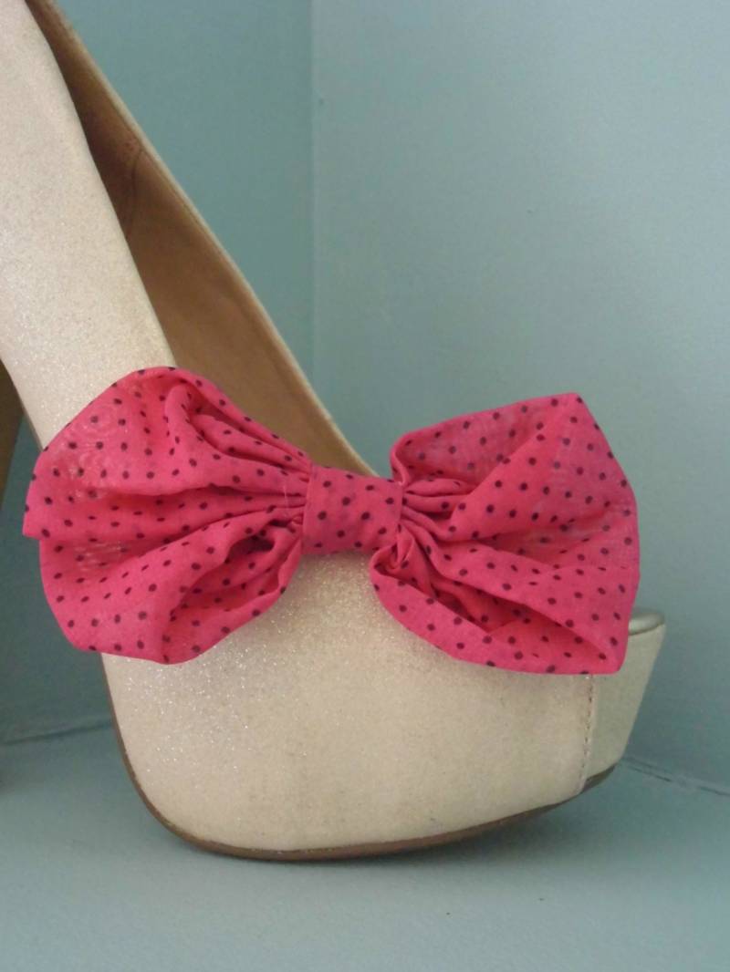 Wunderschöne Deeree Pink Spotted Chiffon Schleife Schuhclips Wunderschöne Deeree Pink Spotted Chiffon Schleife Schuhclips von TwinkleToesShoeClips