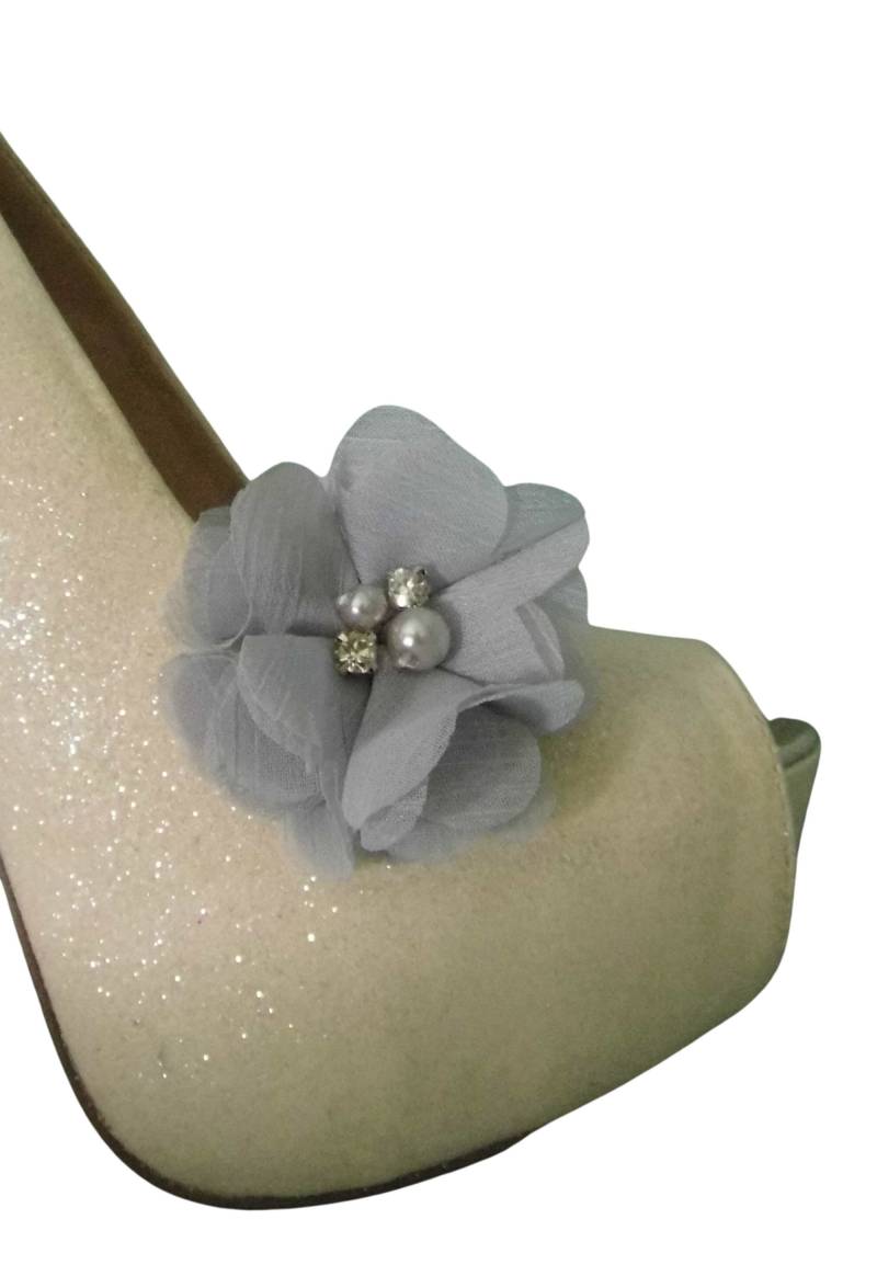 Wunderschöne Deeree Silbergraue Chiffon Schuhclips Mit Perle & Diamante in Der Mitte von TwinkleToesShoeClips