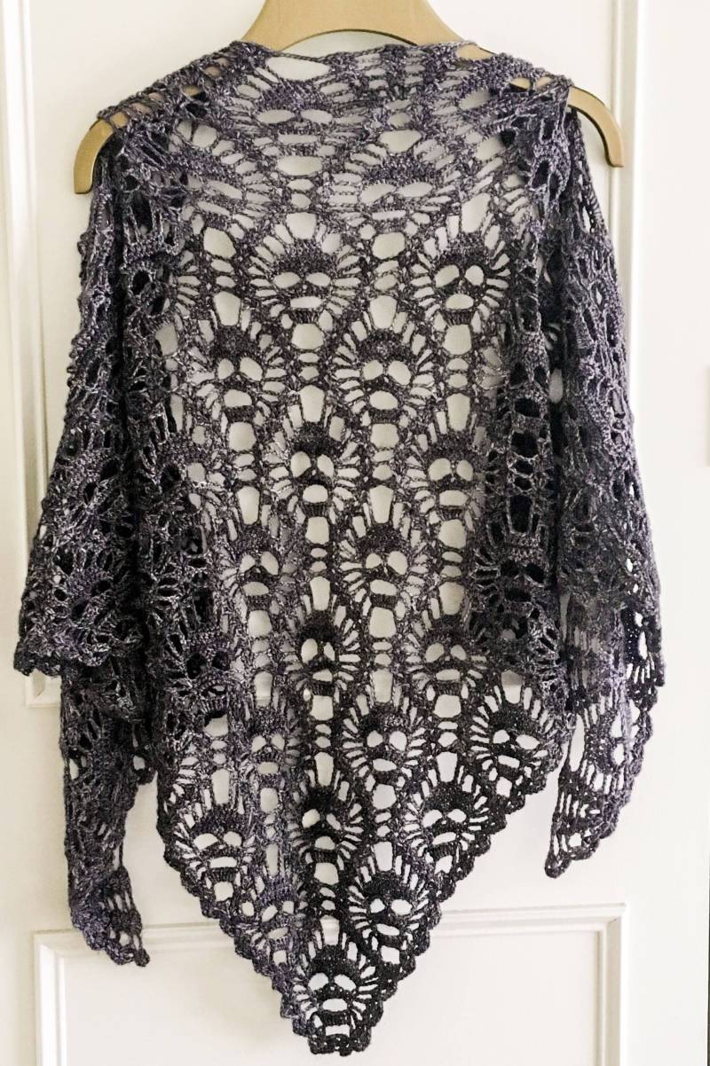 Totenkopf Schal, Festival Kleidung, Gehäkelter Merino Handgefärbtes Garn, Verlorene Seelen Schal Totenkopf Schal, Festival Kleidung, Gehäkelter Merino Handgefärbtes Garn, Verlorene Seelen Schal von TwinklyKnits