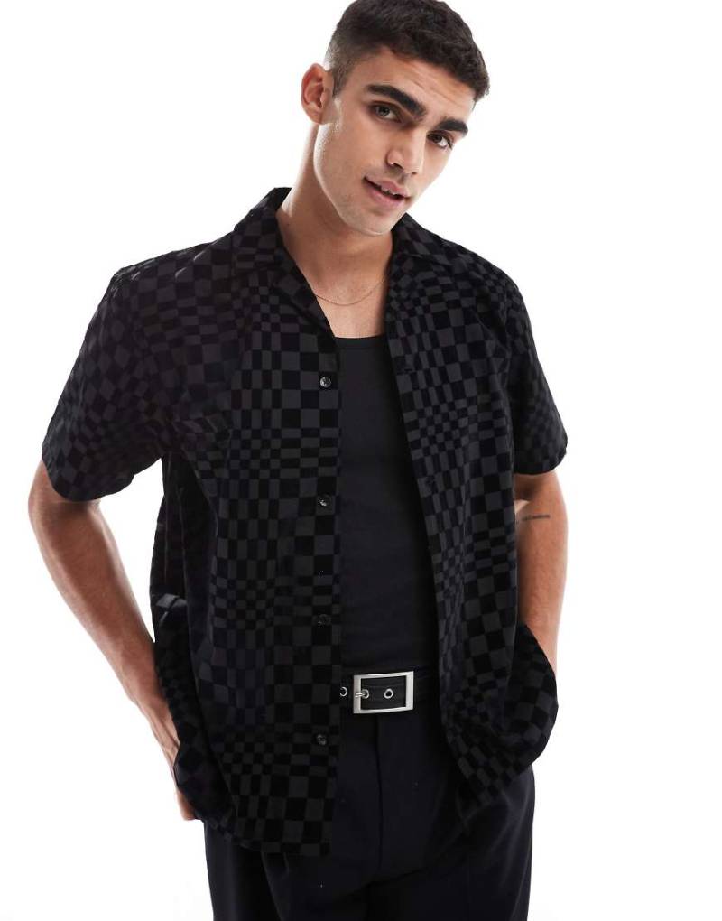 Twisted Tailor - Kurzarmhemd in Schwarz mit Schachbrettmuster von Twisted Tailor