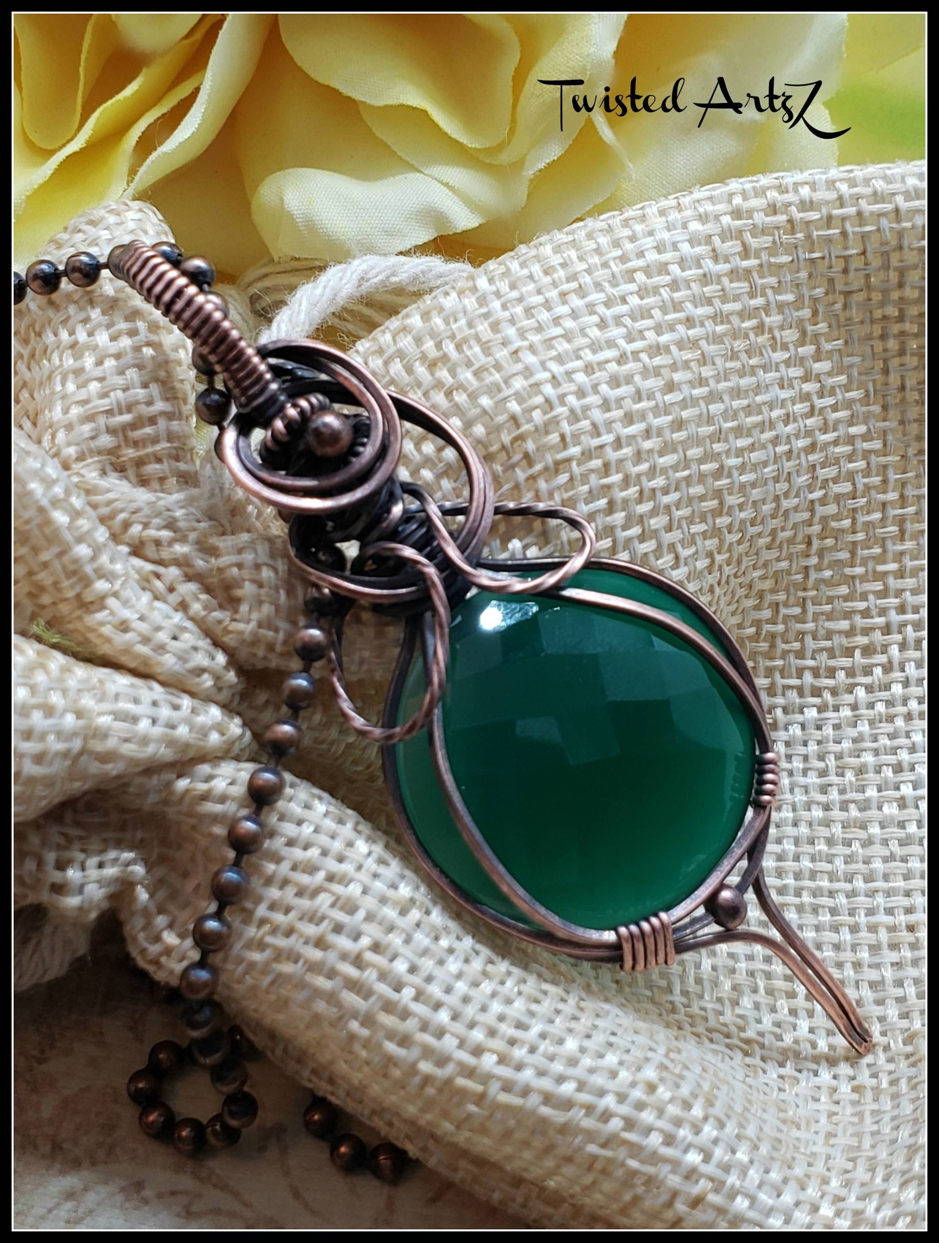 Grüner Chalcedon Facettierter Checker Anhänger, Kupferdraht Gewickelt Grüner Chalcedon Facettierter Checker Anhänger, Kupferdraht Gewickelt von TwistedArtzZ