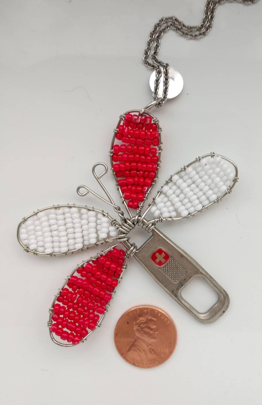 Rot Und Weiß Schweizer Libellen Zipper Pull-Anhänger Rot Und Weiß Schweizer Libellen Zipper Pull-Anhänger von TwistedBunnell