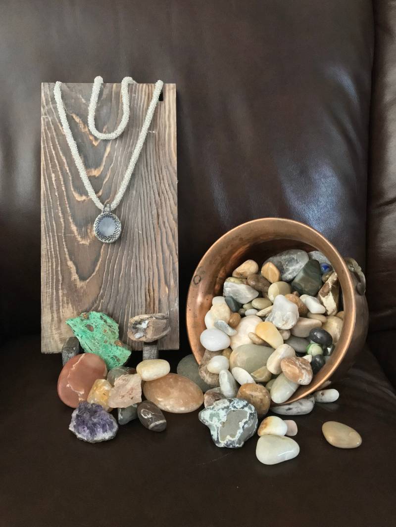 Weiße Achat Anhänger Lange Seil Halskette Weiße Achat Anhänger Lange Seil Halskette von TwistedTreeJewelryLS