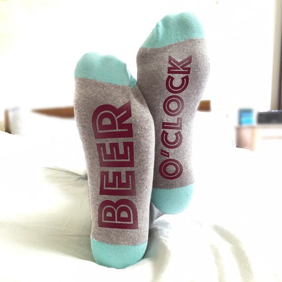 Beer O'clock-Feet Up Feierabend-Socken Für Herren von TwistedTweeLtd