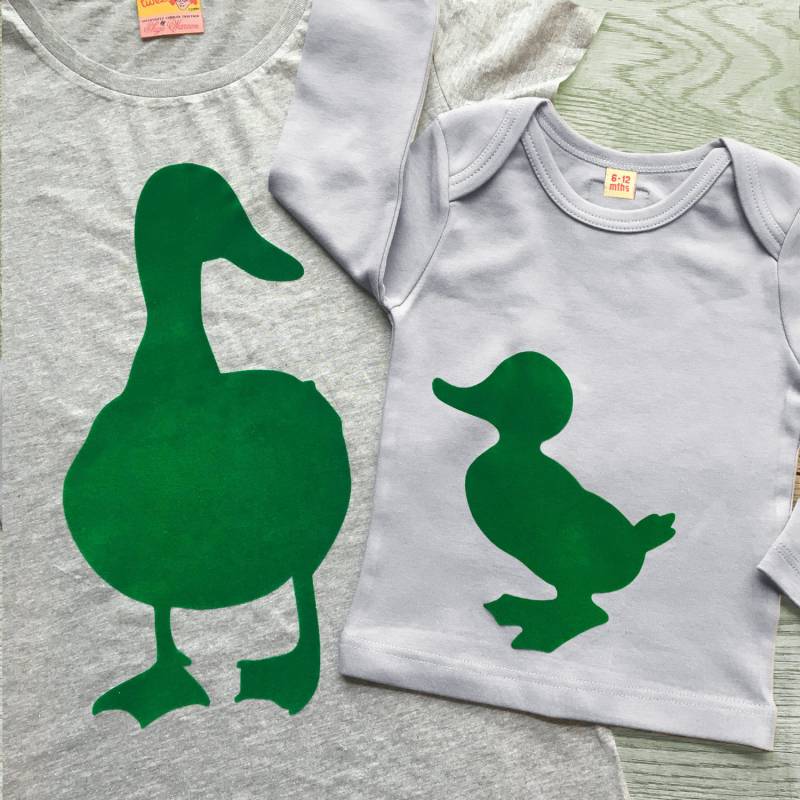 Enten/Küken T-Shirt-Set Für Mutter Und Kind Mit Grünem Aufdruck von TwistedTweeLtd