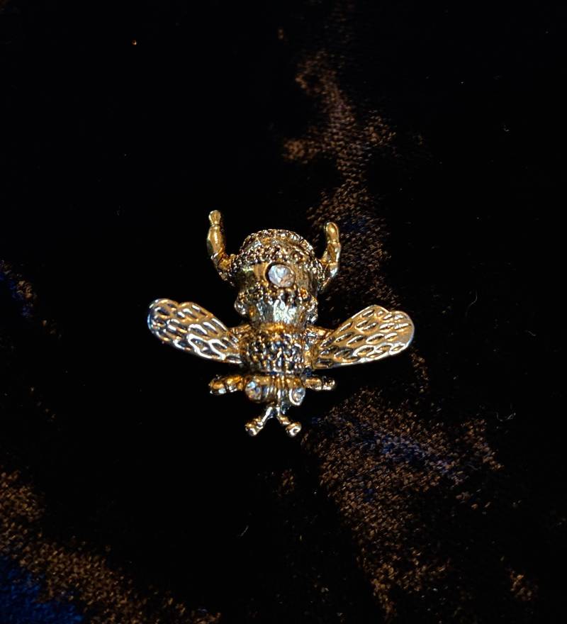 Vintage 1960Er Kleine Messing Hummel Mit Strass Brosche Von Vogue // Modeschmuck Boho von TwitchyLaMarr