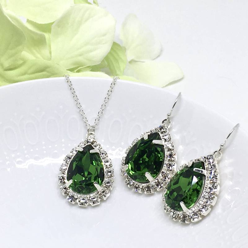 Grüner Schmuck | Große Funkelnde Birnen-Form Swarovski Kristall Halo Anhänger Halskette Ohrringe Hintergrund Formeller Party Abschlussball Sarine von TwoBeWedJewelry