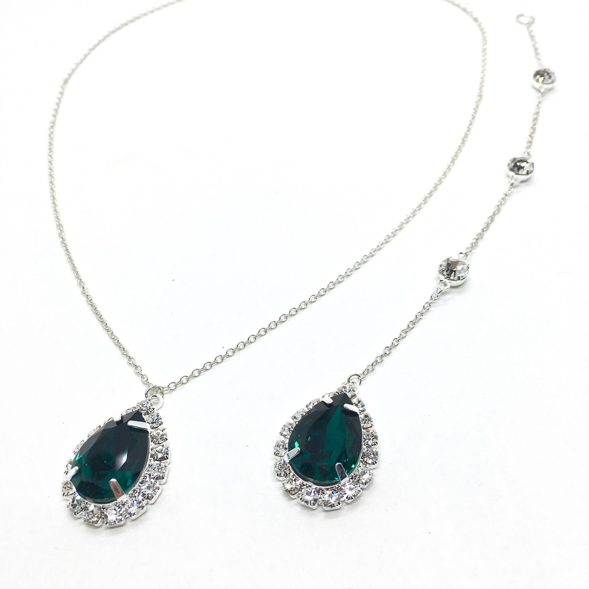 Smaragdgrün Anhänger Halskette Mit Hintergrund | Weihnachtsschmuck Urlaub Hochzeit Qualität Pear Swarovski Kristall Sterlingsilber Sarine Smaragdgrün Anhänger Halskette Mit Hintergrund | Weihnachtsschmuck Urlaub Hochzeit Qualität Pear Swarovski Kristall Sterlingsilber Sarine von TwoBeWedJewelry