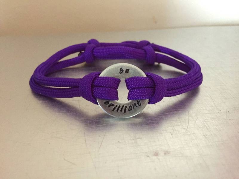 Be Brilliant Verstellbares Armband - Personalisiertes Paracord-Armband Mit Einer Unterlegscheibe Und Zwei Riemen Be Brilliant Verstellbares Armband - Personalisiertes Paracord-Armband Mit Einer Unterlegscheibe Und Zwei Riemen von TwoBestSisters