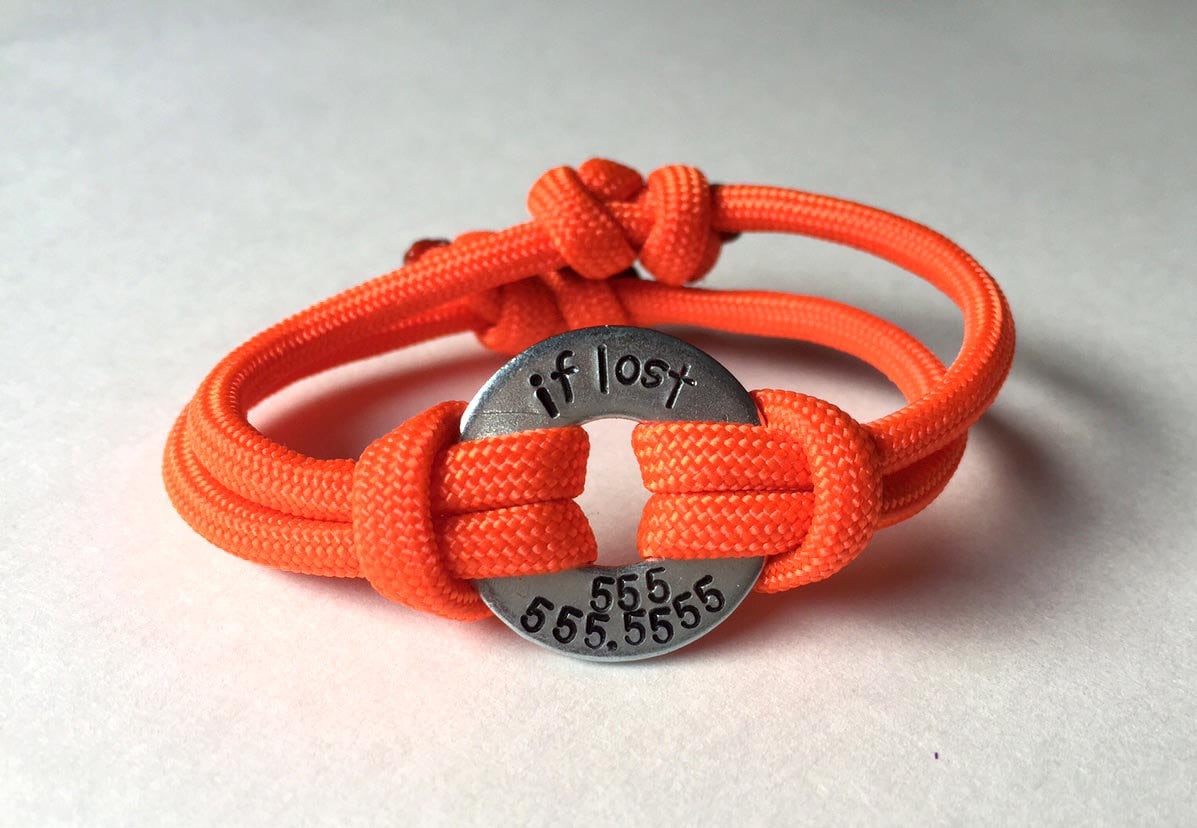 "Personalisiertes "If Lost" Paracord-Armband Urlaubssicherheits-Id, Handgestempelte Unterlegscheibe, Verstellbarer Doppelriemen." "Personalisiertes "If Lost" Paracord-Armband Urlaubssicherheits-Id, Handgestempelte Unterlegscheibe, Verstellbarer Doppelriemen." von TwoBestSisters