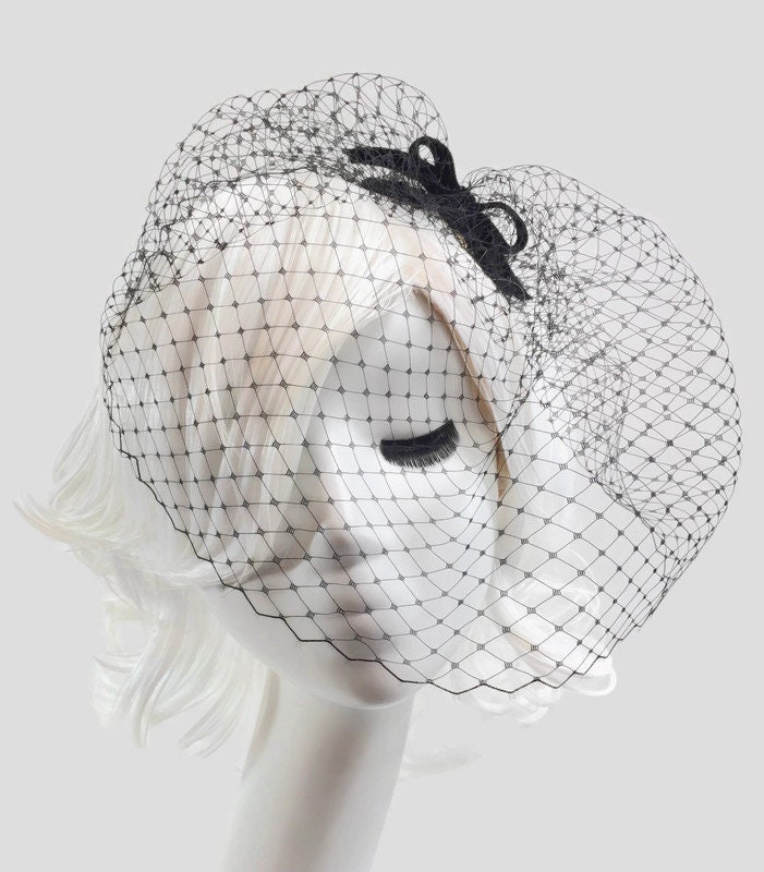 Schwarzer Birdcage Schleier Mit Samtschleife - Vintage Inspiriert Schleife Cocktail Party Fascinator Schwarzer Birdcage Schleier Mit Samtschleife - Vintage Inspiriert Schleife Cocktail Party Fascinator von TwoBrightStars