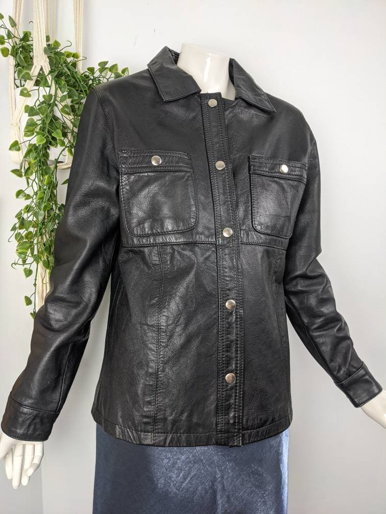 Vintage Lederjacke, Leder Blazer, Damen Schwarze Motorradjacke, Shirt Style Jacke, Hot Leathers Jacke 90Er Jahre Größe Medium von TwoCatsVintage79