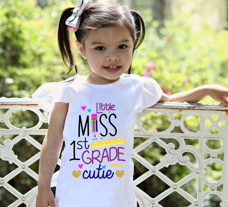 1st Grad Cutie Shirt Flatterärmel Erstklässler Erster Schultag Schwarz Raglan Grader Schulshirt Bleistift Lineal Mädchen Schule von TwoDreamsShop