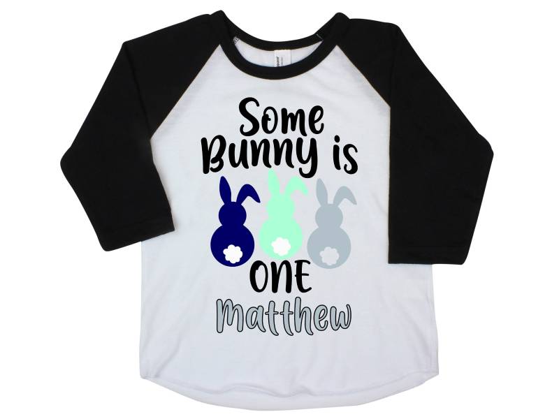 Einige Häschen Ist Ein Junge Shirt Raglan Personalisierte Geburtstag Grau Blau Minze Baby Monogramm Name Peeps Rabbits von TwoDreamsShop