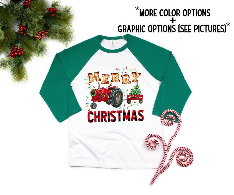 Frohe Weihnachten Traktor Jungen Oder Mädchen Shirt Unisex Weihnachtshemd Personalisierte Buffalo Plaid Raglan Vintage Weihnachtsmann Old Fashion von TwoDreamsShop