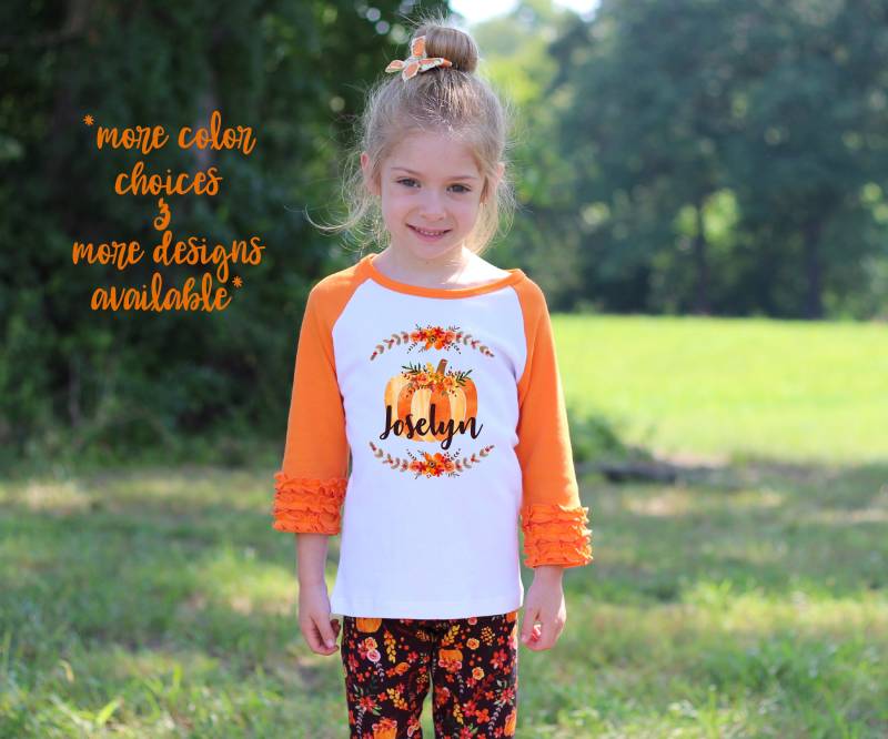 Herbst Kürbis Rüschen Raglan Shirt Personalisierte Flattern Ärmel Floral Mädchen Monogramm Aquarell Blumen Orange von TwoDreamsShop