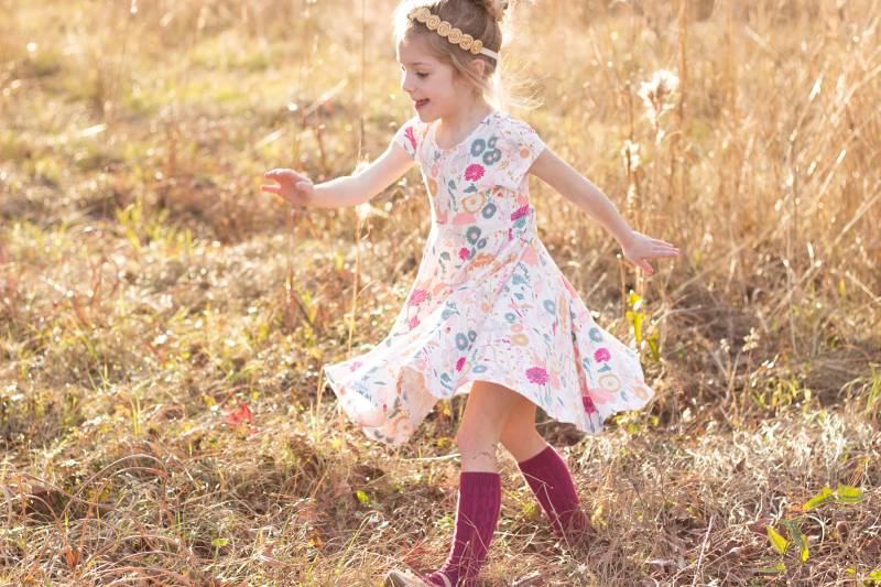 Himbeerfarben Kniehohe Socken Handgefärbt Beere Burgund Kleinkind Baby Kinder Frühling Uniform Gefärbte Frühlingssocke von TwoDreamsShop