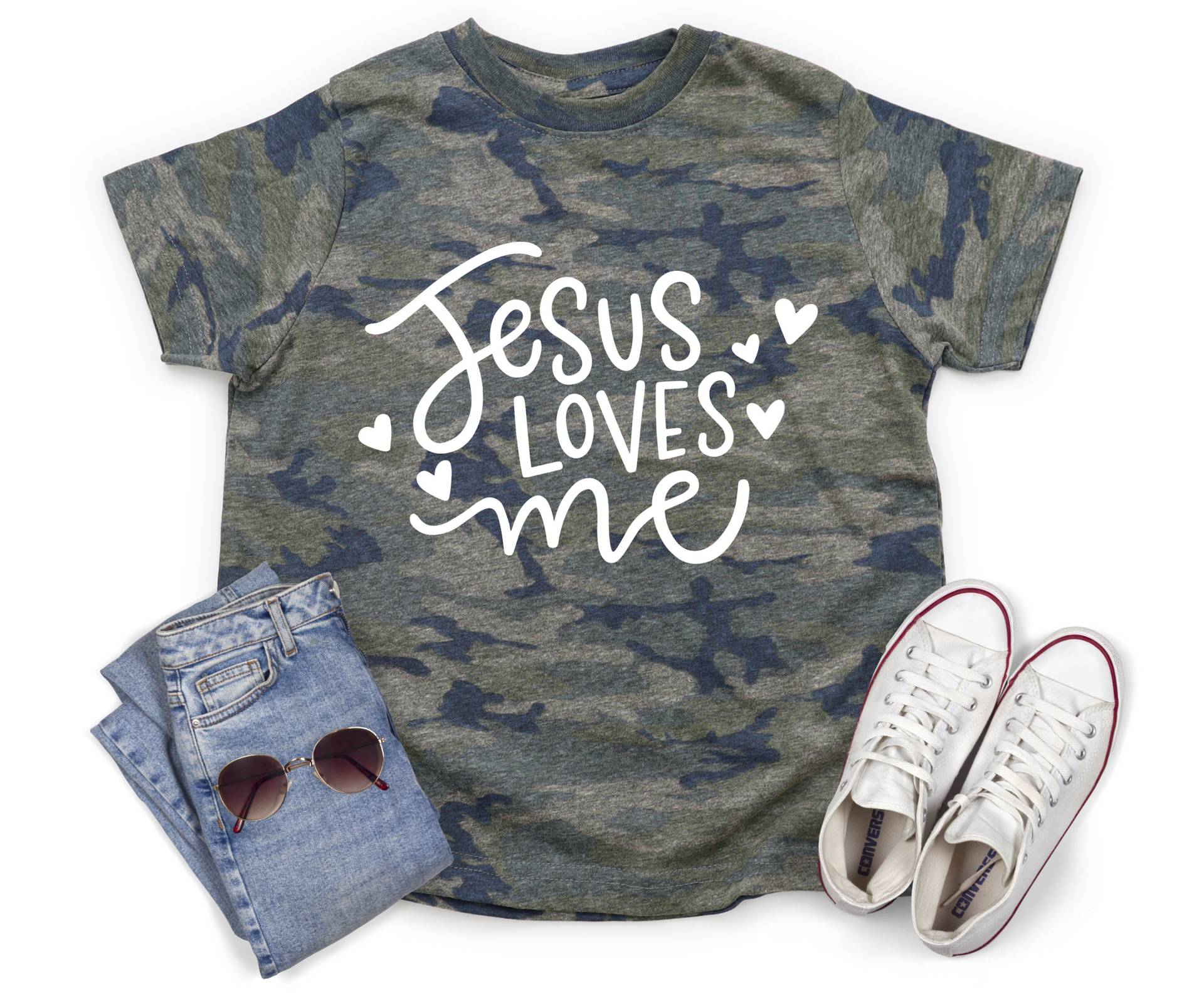 Jesus Liebt Mich Camo T-Shirt Solides Vinyl Mädchen Frauen Shirt Inspirierendes Christliches Religiöser Dich Herz Kleinkind von TwoDreamsShop