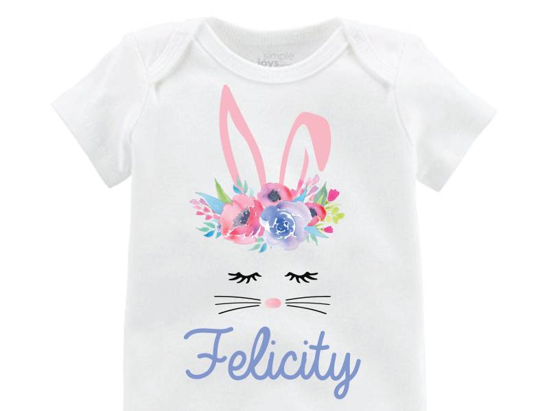 Mädchen-Häschen-Gesicht Ostern Bodysuit Personalisierte Shirt Floral Raglan-Flutter-Ärmel-Mädchen-Shirt Monogramm Osterhase Blumen von TwoDreamsShop