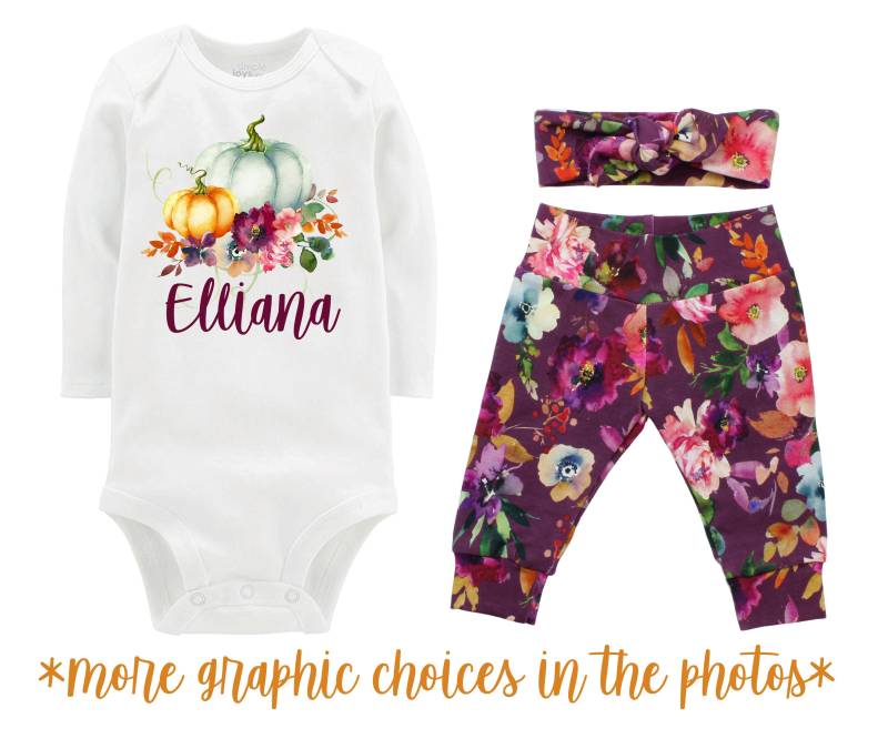 Mädchen Personalisierte Herbst Kürbis Outfit Aquarell Blumen Yoga Leggings Stirnband Säugling Kürbisse Mauve Orange Minze von TwoDreamsShop