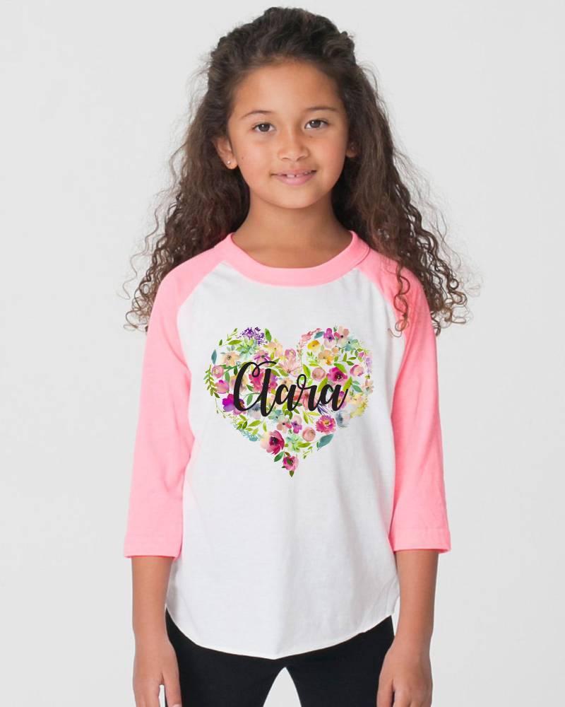 Mädchen Valentinstag Aquarell Blumenherz Shirt Personalisierte Namen Valentine Raglan Für Ein Monogramm Blumen von TwoDreamsShop