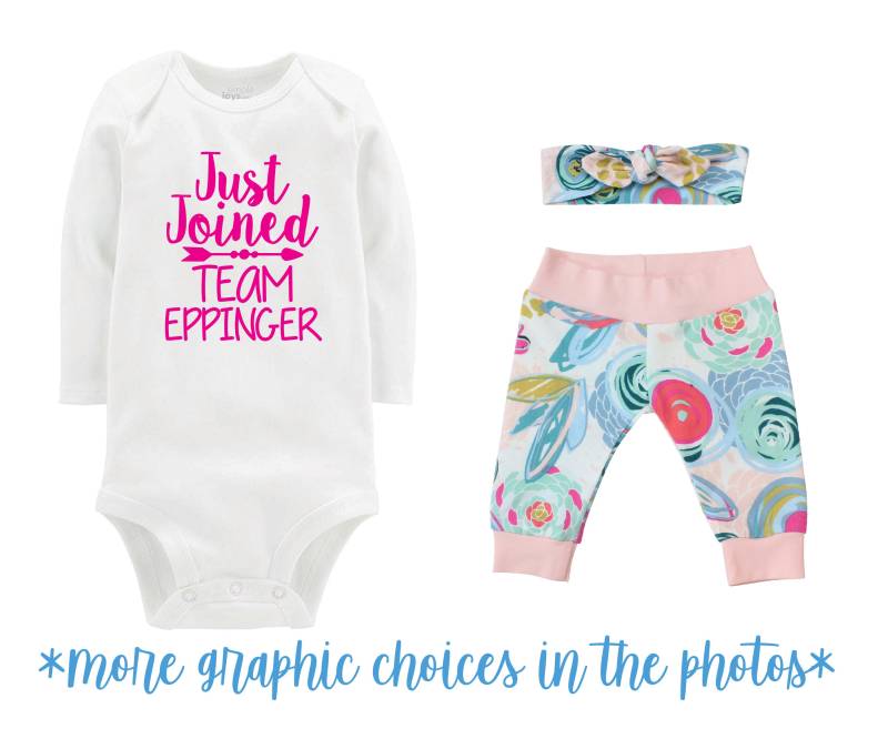 Mädchen Zu Hause Kommen Outfit Nur Beitreten Team Neugeborene Baby Säugling Set Blumen Yoga Leggings Stirnband Pfeil Floral Geschenk-Set von TwoDreamsShop