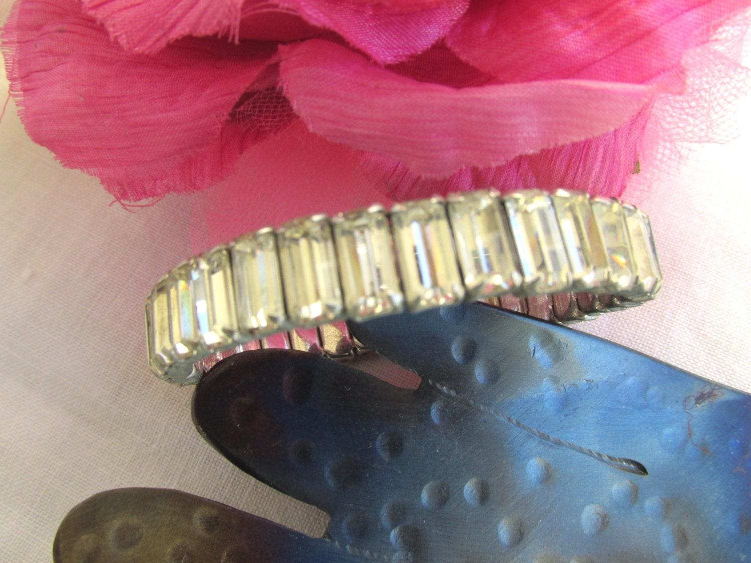 Armband - Strass Manschette Vintage Versandkostenfrei von TwoGoodEggs