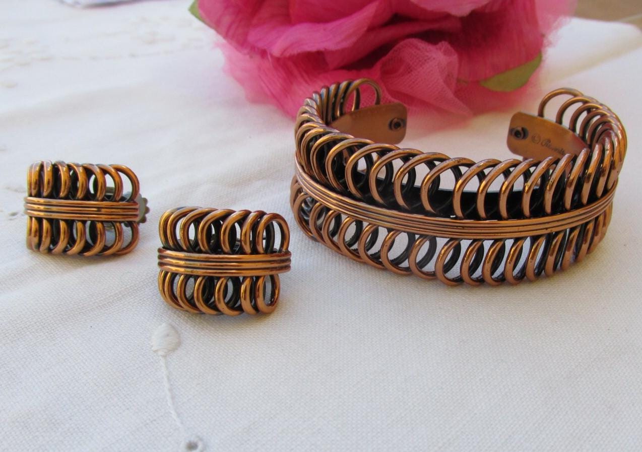 Armband Und Ohrringe - Renoir Kupfer Schmuck Set Mit Armreif Ohrclips Vintage Versandkostenfrei Armband Und Ohrringe - Renoir Kupfer Schmuck Set Mit Armreif Ohrclips Vintage Versandkostenfrei von TwoGoodEggs