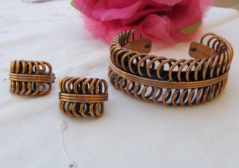 Armband Und Ohrringe - Renoir Kupfer Schmuck Set Mit Armreif Ohrclips Vintage Versandkostenfrei Armband Und Ohrringe - Renoir Kupfer Schmuck Set Mit Armreif Ohrclips Vintage Versandkostenfrei von TwoGoodEggs